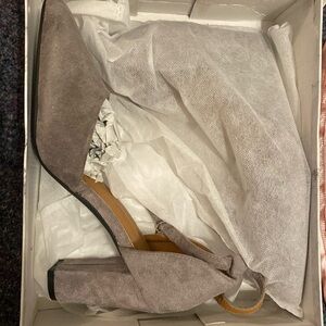 Size 10, colour is light brown grey, bought from SHEIN.